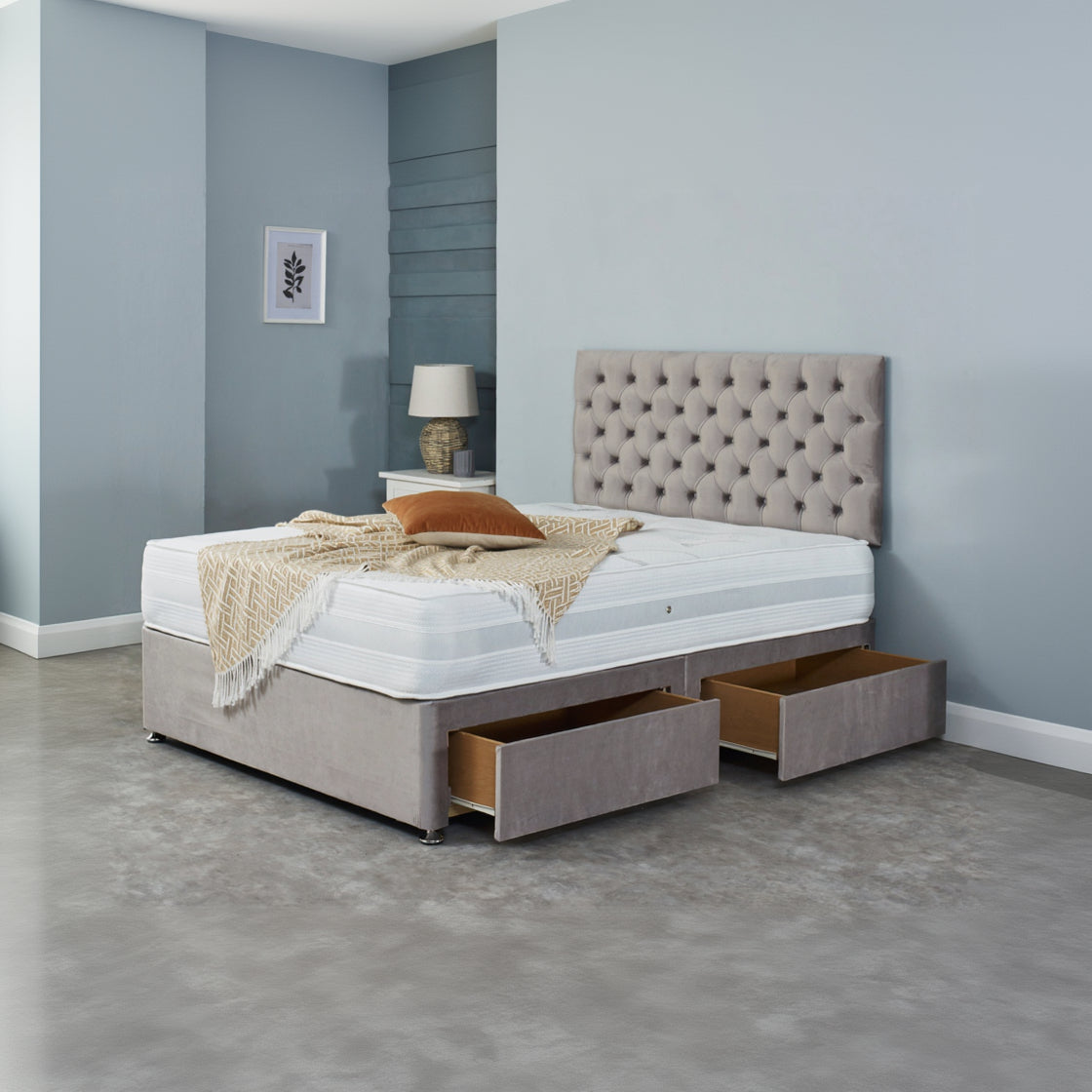 Vianna Divan Bed With Chesterfield Headboard