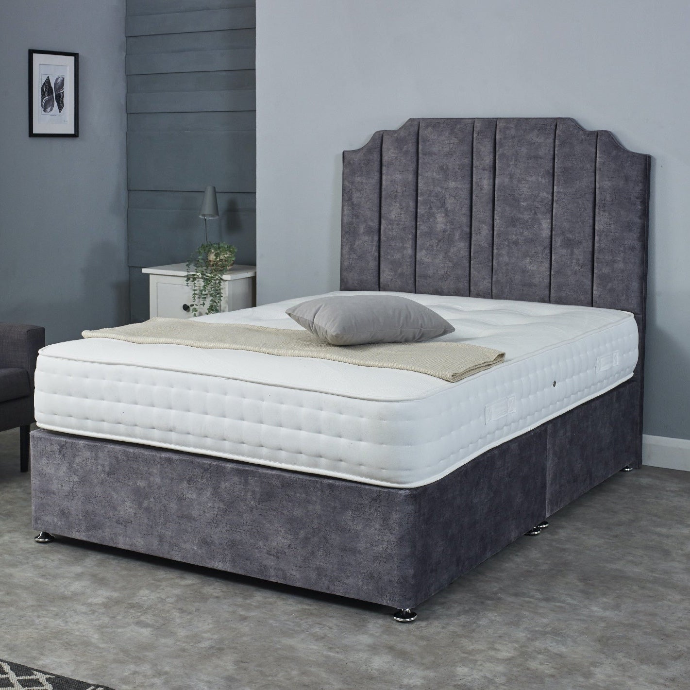 Manhattan Divan With 54"  High Head